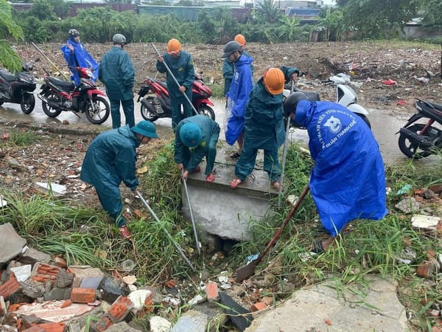  Khơi thông cống, rãnh để thoát nước 