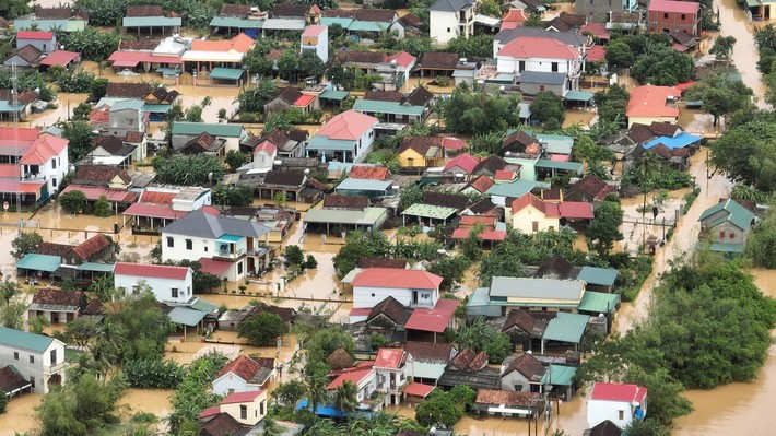  Nhiều hộ dân ở Quảng Bình chìm trong biển nước. 