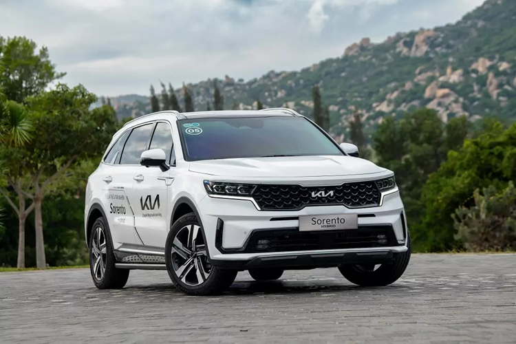  Kia Sorento Hybrid chinh phục khách hàng trong phân khúc D-SUV tại Việt Nam nhờ thiết kế hiện đại, giàu tiện nghi, trang bị công nghệ. 