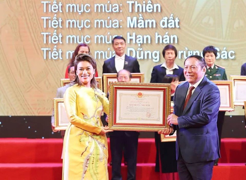  NSND Trần Ly Ly được trao tặng Giải thưởng Nhà nước về Văn học Nghệ thuật năm 2022. Ảnh: TL