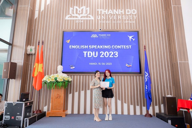  Tống Lệ - Thủ khoa xuất sắc năm 2024 trong cuộc thi TDU English Speaking Contest 2023 tại trường Đại học Thành Đô