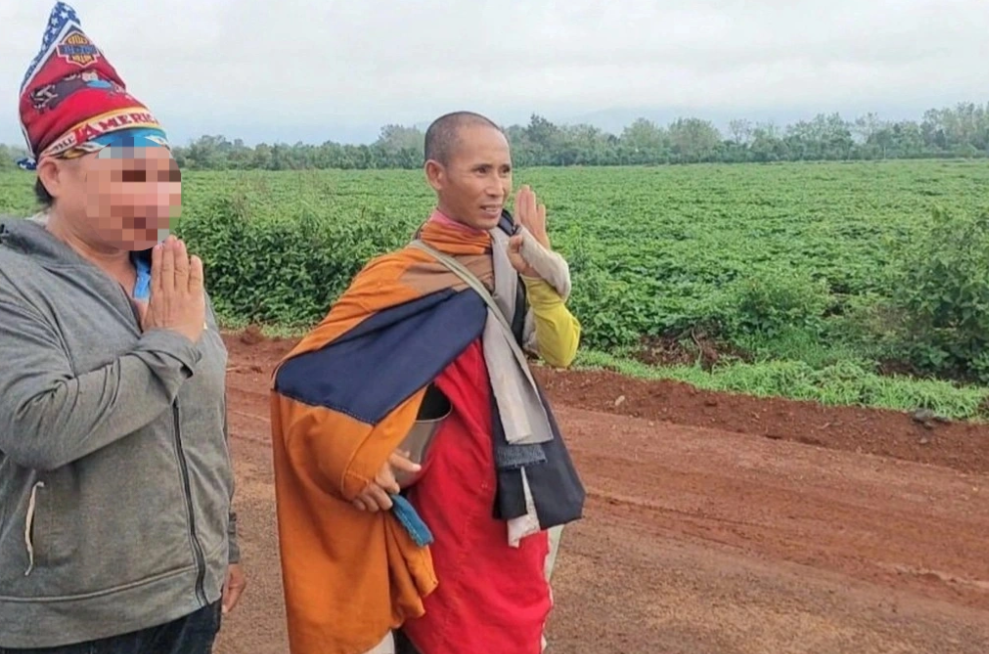  Ông Minh Tuệ thông báo sẽ tạm dừng khất thực do thời gian qua có nhiều người tìm đến, tụ tập đông người gây mất an ninh trật tự - Ảnh: Báo Dân trí