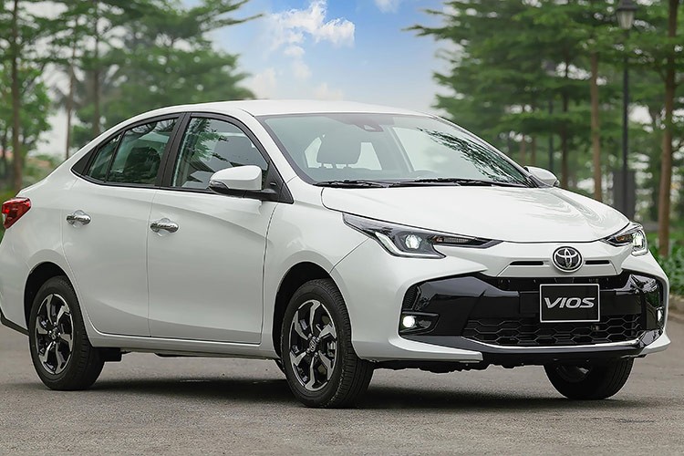  Toyota Vios vẫn giữ vững ngôi vương của nhóm với 1.757 xe bán ra. 