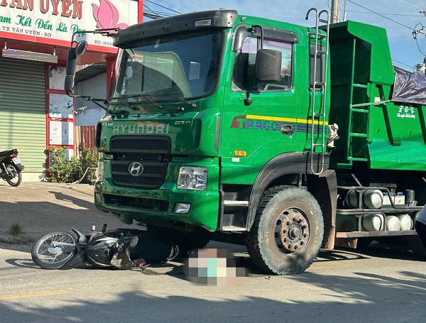  Hiện trường vụ tai nạn trên đường ĐT 747 (KP 8, phường Uyên Hưng, TP Tân Uyên). Ảnh: Báo Giao Thông. 