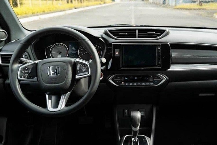  Ngoài giảm niêm yết, Honda vẫn tiếp tục áp dụng chương trình khuyến mãi giảm 50% lệ phí trước bạ cho khách hàng. 