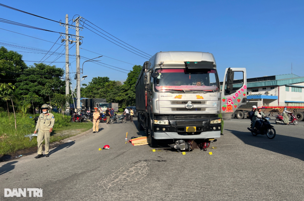  Nữ công nhân làm việc trong Khu công nghiệp Sóng Thần (Bình Dương), vừa tan ca ra khỏi công ty đã xảy ra va chạm với xe tải làm nạn nhân tử vong - Ảnh: Báo Dân trí