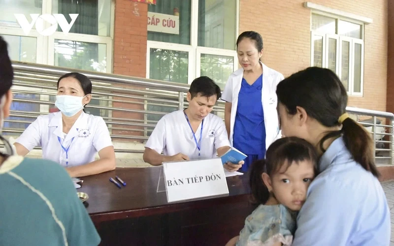  Bà Hoàng Thị Thanh, Phó Giám đốc Trung tâm Y tế huyện Hoài Đức, Hà Nội cho biết sự ra đời của Thông tư 37 giúp các trạm y tế trên địa bàn cũng sẽ được sử dụng các loại thuốc được quỹ BHYT chi trả 