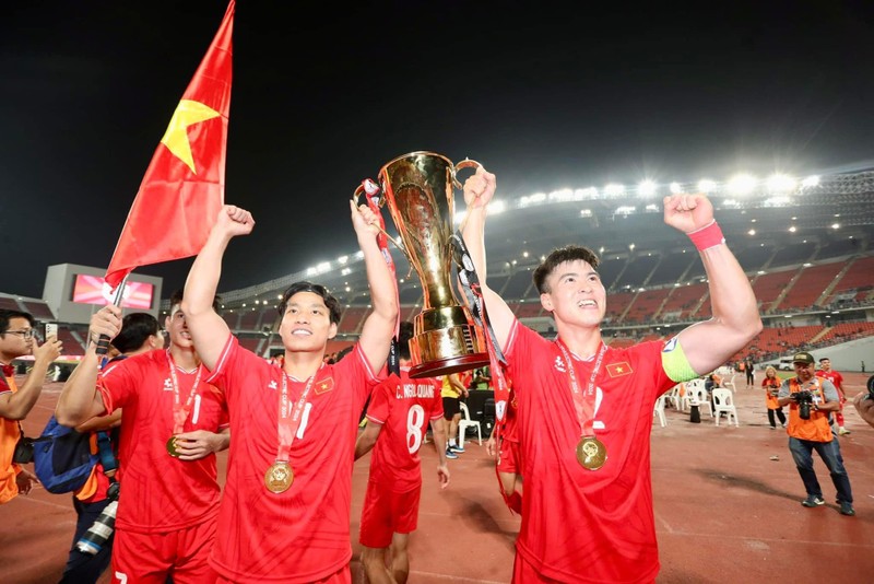   ĐT Việt Nam vô địch AFF Cup 2024 với nhiều thành tích lần đầu trong lịch sử.