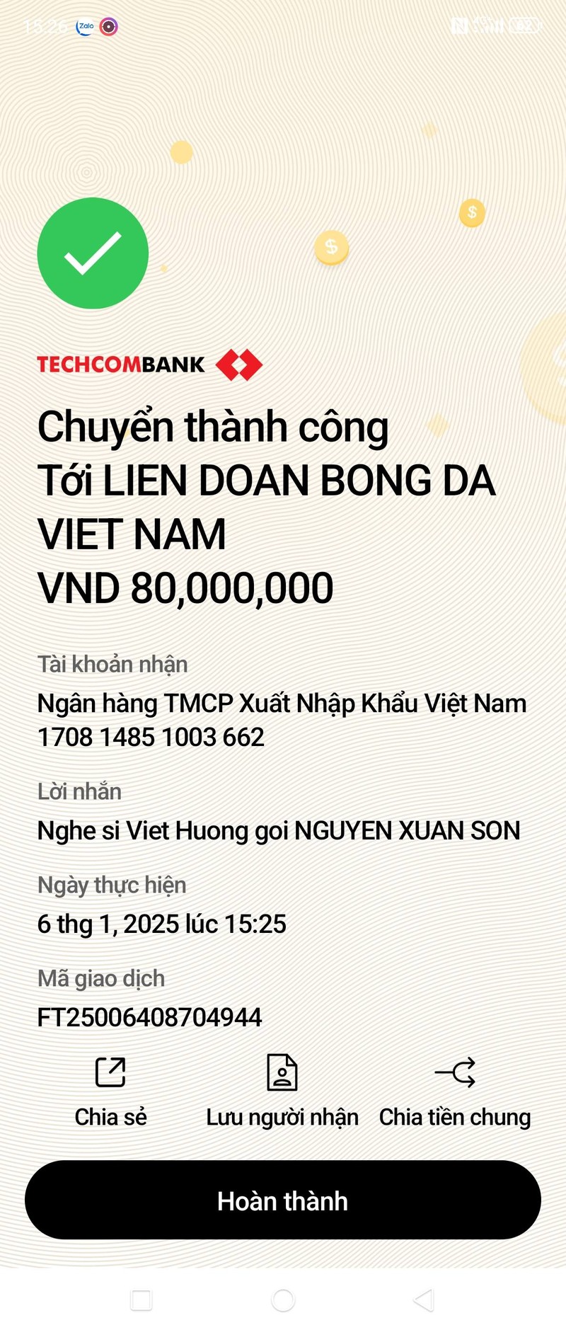  Việt Hương từng mua chiếc áo của tuyển nữ Việt Nam với giá 80 triệu để làm thiện nguyện. Đồng thời danh hài còn chia sẻ hình ảnh giao dịch chuyển tiền. Ảnh: FB Việt Hương