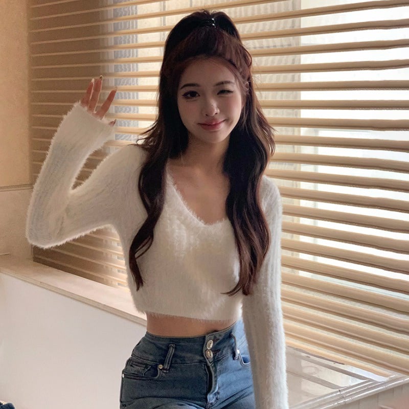  Áo len crop top là một trong những xu hướng nổi bật.