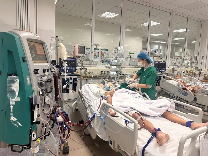  Chạy ECMO cho bệnh nhân mắc cúm A tại bệnh viện Nhiệt đới TƯ - Ảnh BVCC 