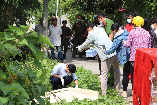  Cơ quan Công an tiến hành công tác khám nghiệm - Ảnh: Báo Thanh Niên