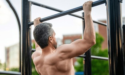 Hít xà là bài tập hiệu quả nhất để giữ cho phần thân trên và phần thân giữa khỏe mạnh.