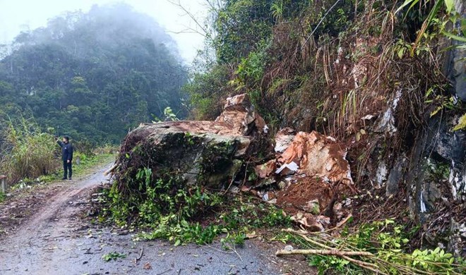  Hiện trường vụ sạt lở khiến 1 cháu bé tử vong - Ảnh: Báo Lao Động