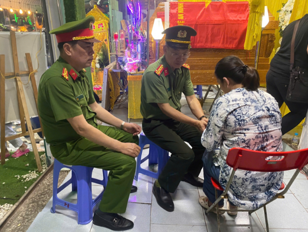  Đoàn Công an tỉnh Bà Rịa - Vũng Tàu viếng hạ sĩ Nguyễn Ngọc Minh Nhật - Ảnh: Báo Công an nhân dân