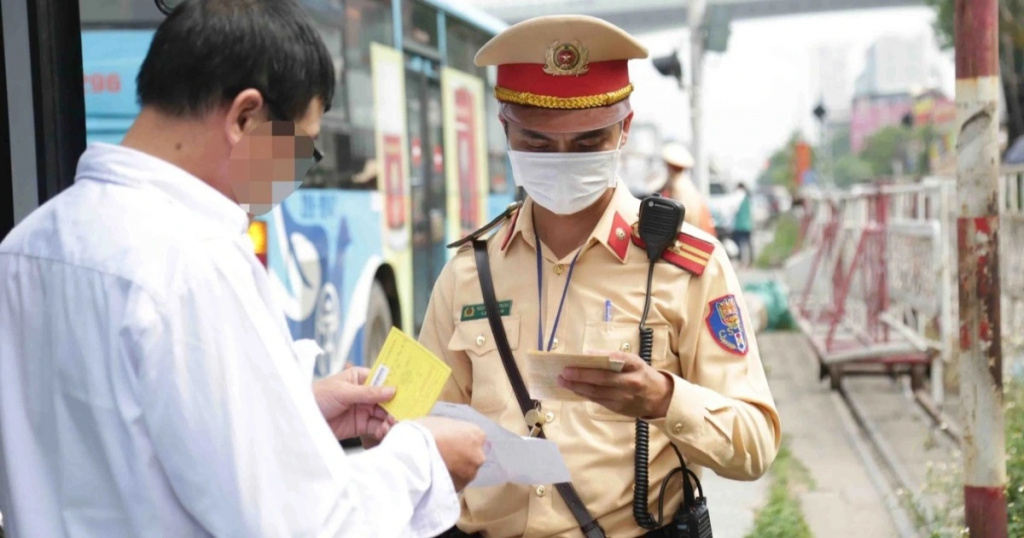  Hướng dẫn trừng phạt và tham gia giao thông khi đang chờ cấp, đổi giấy phép lái xe. Ảnh minh họa: Trần Thanh