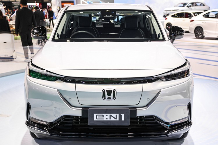  Honda e:N1 là phiên bản điện của HR-V. Xe đã được giới thiệu tại Trung Quốc dưới tên e:NS1 và tại châu Âu với tên e:NY1.  