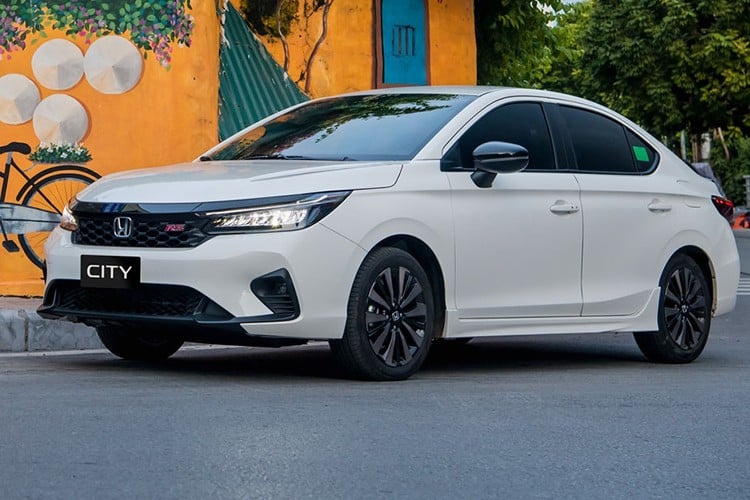   City cũng được Honda Việt Nam (HVN) hỗ trợ 50% lệ phí trước bạ.