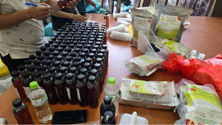 Thuốc giả được nhóm đối tượng thành phẩm - Ảnh: Báo Sài Gòn Giải Phóng