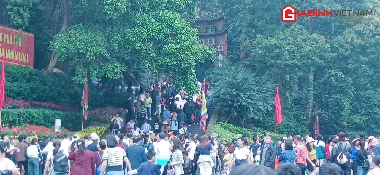 Lễ hội Đền Hùng thu hút hàng vạn người tham gia