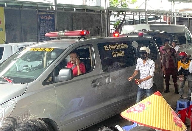 Thi thể người phụ nữ được đưa về quê - Ảnh: Báo Tiền Phong