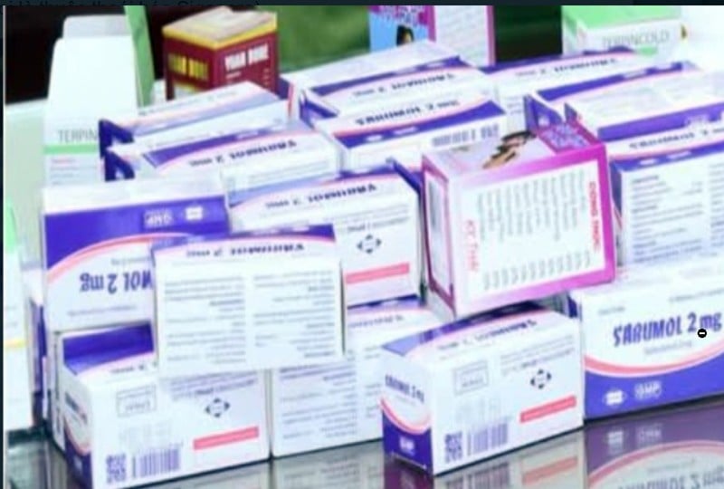 Lượng công an đã thu giữ 21 loại thuốc tân dược, thuốc chữa xương khớp giả.
