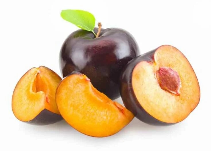 Ăn lượng lớn mận đen có thể gây lạnh bụng, tiêu chảy, đặc biệt là ở người có tỳ vị yếu.