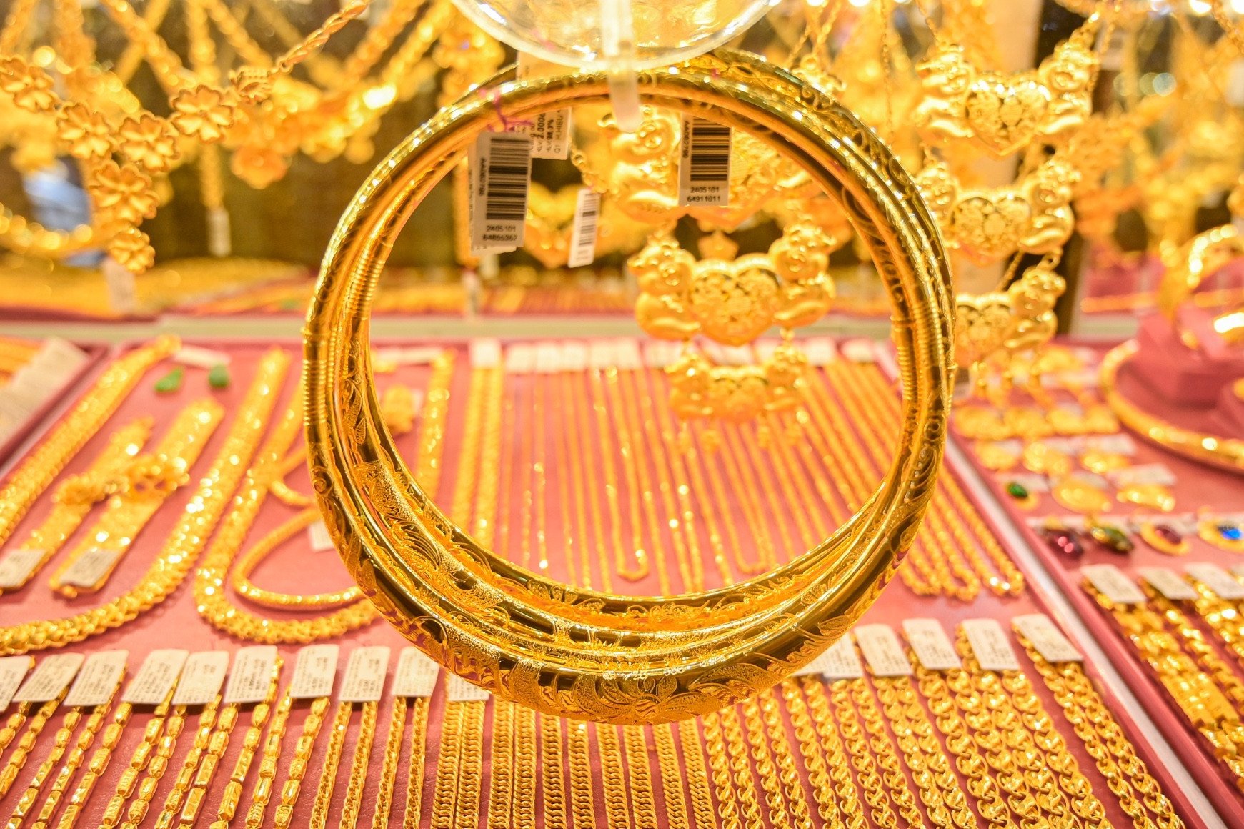 Đầu giờ chiều ngày 5/5/2025, giá vàng SJC đảo chiều tăng 500.000 đồng/ lượng. Ảnh: VietNamNet.