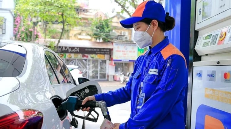 Giá xăng giảm từ chiều nay. Ảnh minh họa.