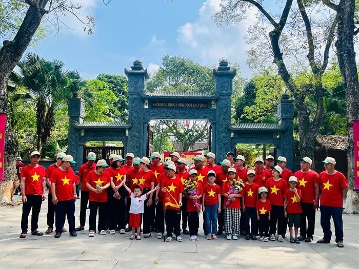 Khu di tích lịch sử quốc gia đặc biệt Kim Liên, huyện Nam Đàn (Nghệ An) đón lượng khách lớn trong dịp nghỉ lễ 30/4 và 1/5 năm nay.