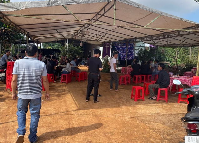 Người thân đang tổ chức tang lễ cho 3 mẹ con - Ảnh: Báo Người Lao Động