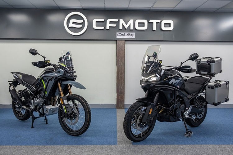 CFMoto 700MT sử dụng động cơ hai xy-lanh thẳng hàng, dung tích 693 cc, công suất từ 66 - 74 mã lực (tùy phiên bản), mô-men xoắn từ 60 - 65 Nm.