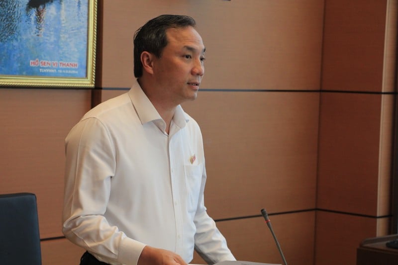 Đại biểu Hoàng Trung Dũng, Đoàn đại biểu Quốc hội tỉnh Hà Tĩnh - Tổng biên tập Tạp chí Cộng sản.