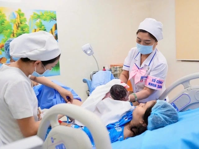 Chính sách khuyến sinh sẽ tạo động lực cho các gia đình mạnh dạn sinh con. Ảnh: Báo Thanh Niên.