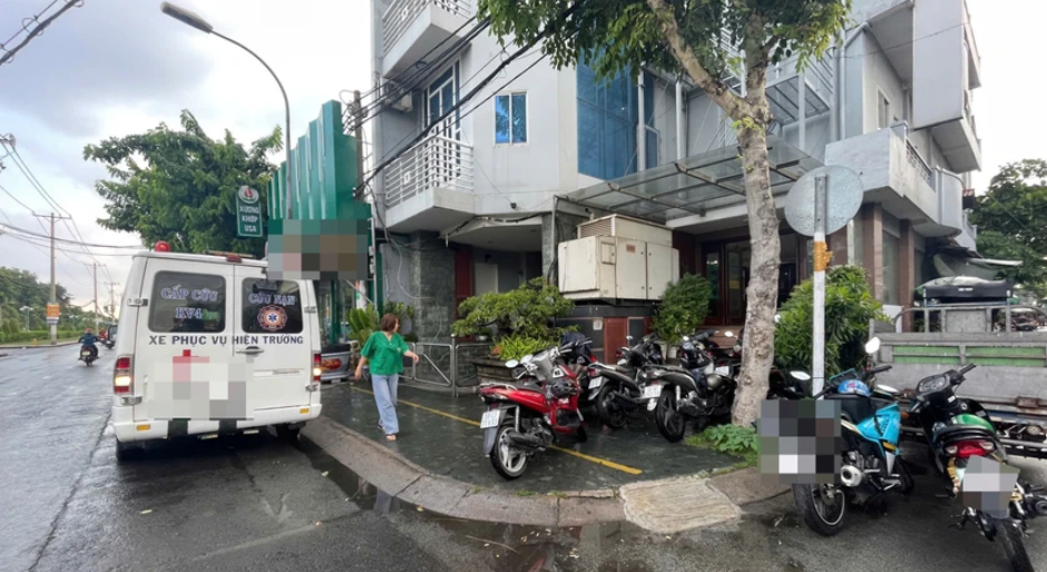 Công an điều tra vụ người đàn ông chết bất thường tại khách sạn - Ảnh: Báo Pháp luật TP.HCM