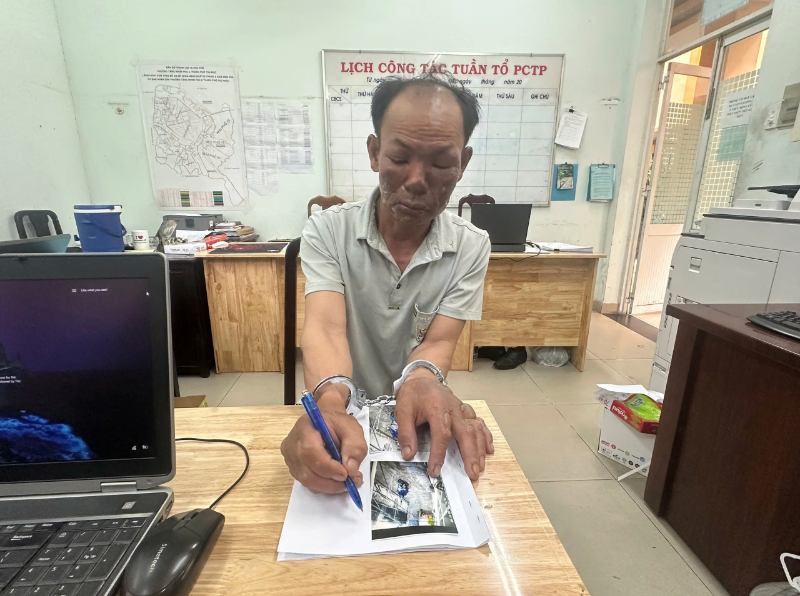 Do ghen tuông nên Huỳnh Minh Trung phóng hỏa giết người ở TP.Thủ Đức, TP.HCM - Ảnh: Báo Thanh Niên