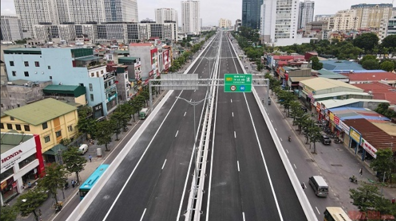 Thực hiện phân luồng giao thông đường Vành đai 3 trên cao đoạn Big C - Mai Dịch để phục vụ quá trình sửa chữa.