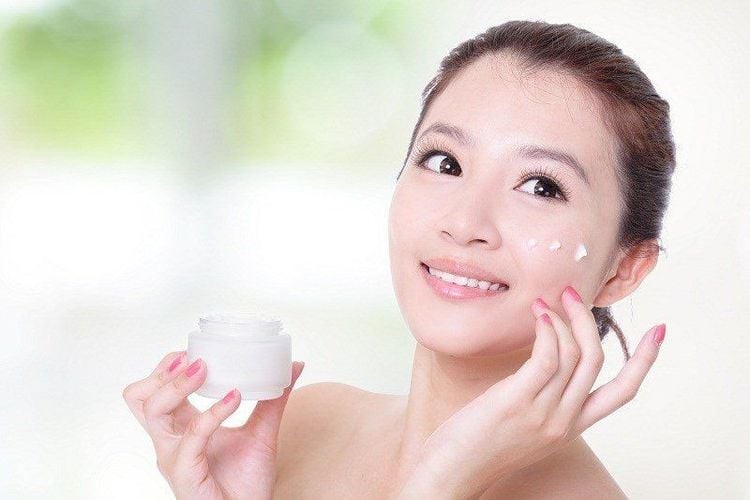 Thoa kem chống nắng hằng ngày (Ảnh minh hoạ/Internet)