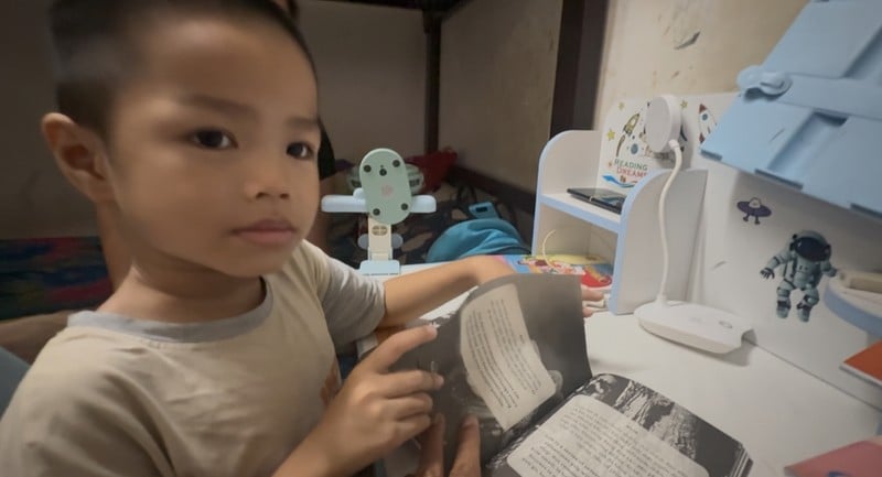 Cháu bé hơn 4 tuổi có khả năng kỳ lạ khi nghe và đọc tiếng Anh lưu loát dù bé chưa từng trãi qua trường lớp nào...