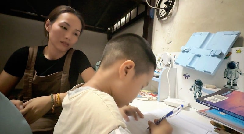 Mẹ cháu Hưng vừa mừng vừa lo khi phát hiện khả năng hơn người của con mình.