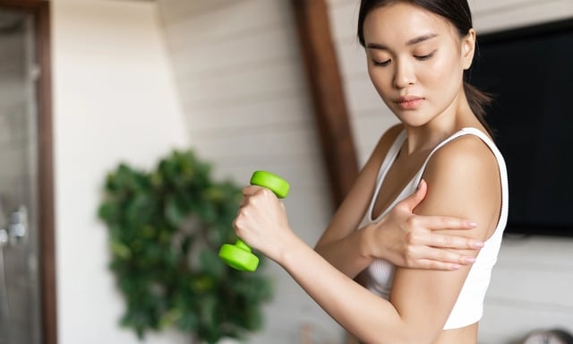 Sức lực giảm sút là dấu hiệu rõ ràng cho thấy bạn đang dần mất cơ trong khi giảm cân.