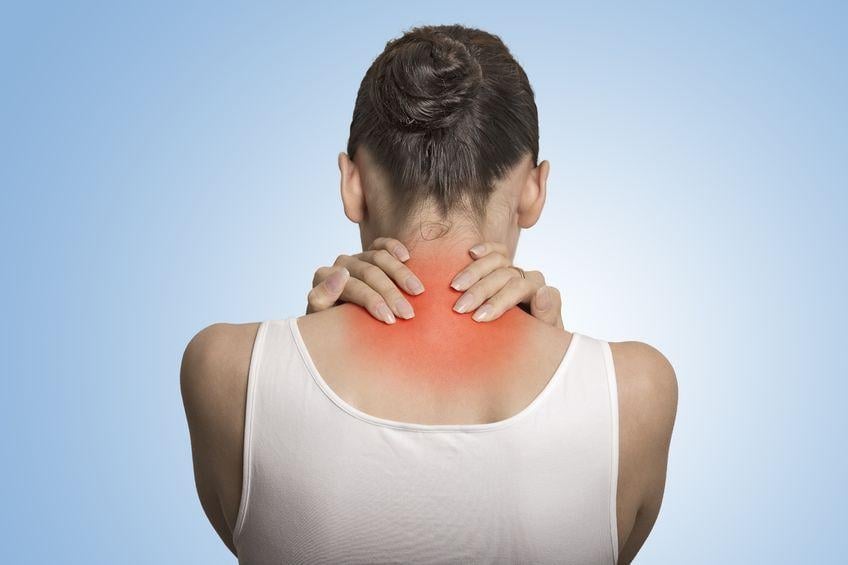 Đau vùng cổ là triệu chứng thường gặp khi bị thoái hóa đốt sống cổ C3 C4