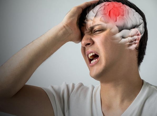 Các yếu tố như xơ vữa động mạch, ít vận động, béo phì dễ gây cục máu đông
