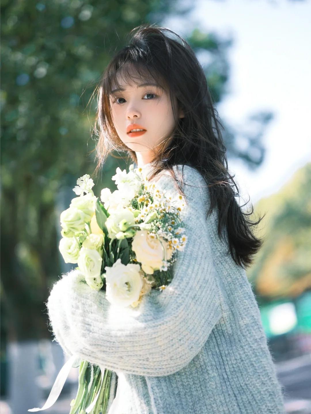 Tam Hợp nâng đỡ, người tuổi Dậu dễ khiến mọi người thán phục và kính trọng nhờ những kinh nghiệm mà mình đã tích lũy được - Ảnh minh họa: Internet