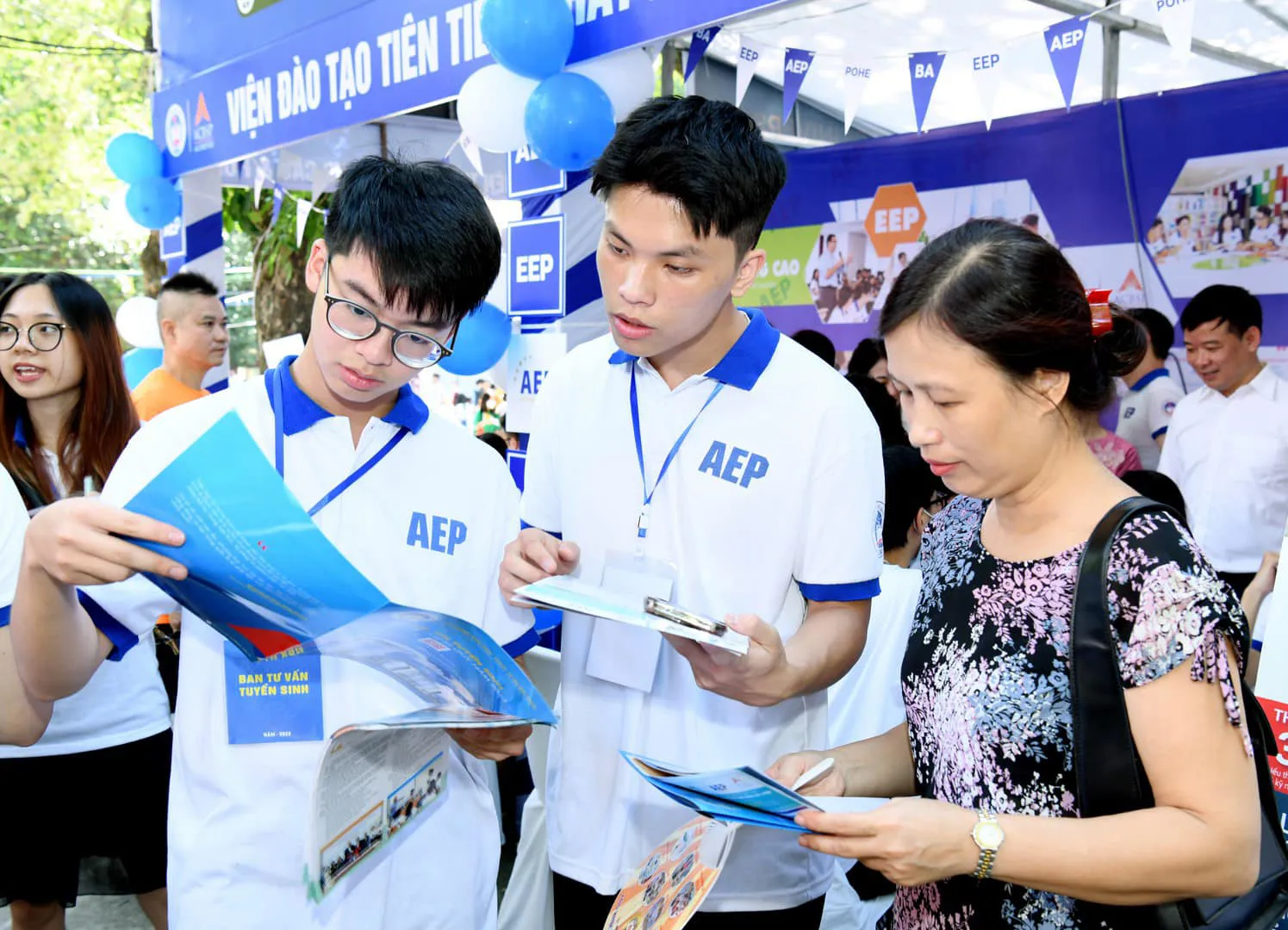 Quy chế tuyển sinh đại học năm 2025 quy định các trường có thể quy đổi các chứng chỉ ngoại ngữ thành điểm môn ngoại ngữ để đưa vào tổ hợp môn xét tuyển.