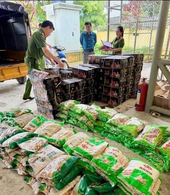 Số hàng hóa đông lạnh đang trên đường vận chuyển bị bắt giữ. Ảnh: Báo Nông nghiệp và Mội trường.