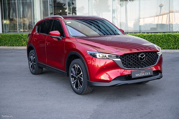 Với 1.416 xe bán ra thị trường, mẫu xe Mazda CX-5 tiếp tục là mẫu xe bán chạy nhất phân khúc SUV cỡ C tại Việt Nam trong tháng 4/2025.