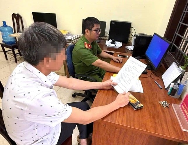 Ông B.V.Q. làm việc với lực lượng công an sở tại