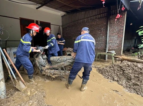 Lũ quét gây thiệt hại về người và của. Ảnh: Báo Dân Trí.