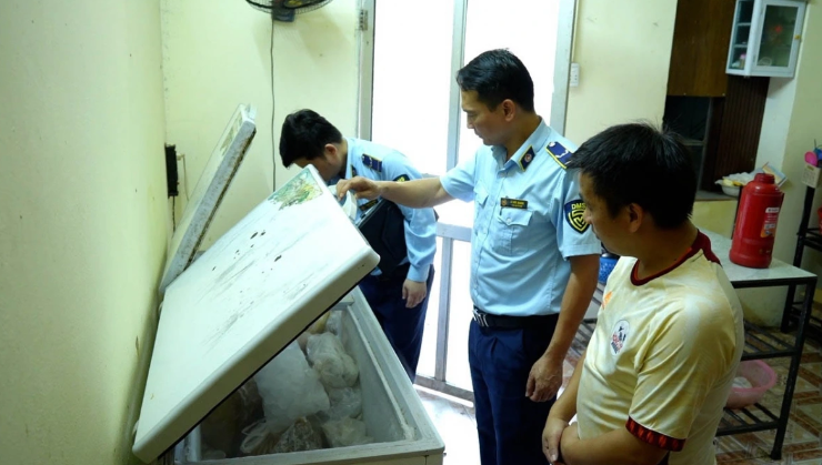 Từ ngày 15/4-15/5/2025, lực lượng QLTT tỉnh Lào Cai đã thực hiện kiểm tra 54 lượt/vụ, phát hiện, xử lý 48 vụ vi phạm - Ảnh: VOV